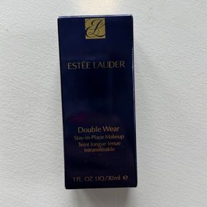 New in box! Estée Lauder Double wear stay in place make-up